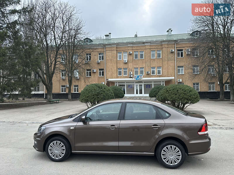 Седан Volkswagen Polo 2017 в Желтых Водах