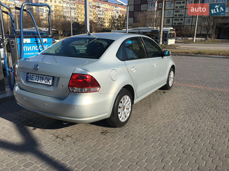 Седан Volkswagen Polo 2013 в Днепре