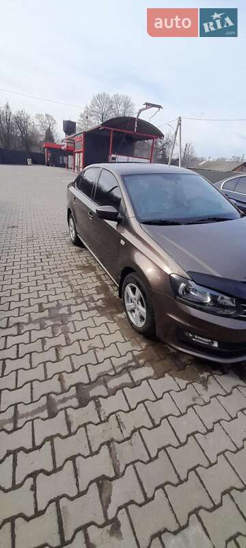 Седан Volkswagen Polo 2016 в Черновцах