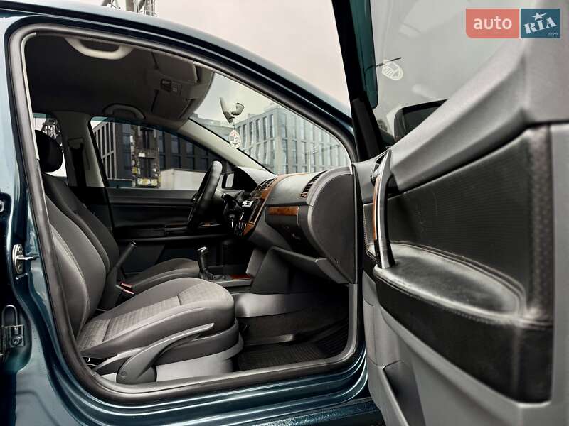 Хэтчбек Volkswagen Polo 2003 в Киеве