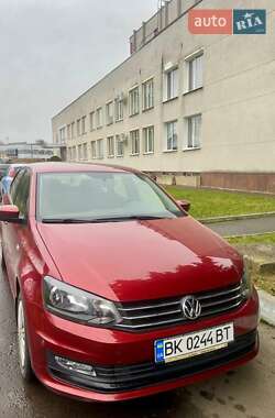 Седан Volkswagen Polo 2016 в Ровно