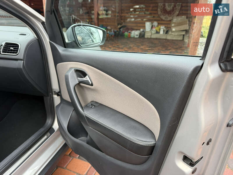 Хэтчбек Volkswagen Polo 2011 в Житомире