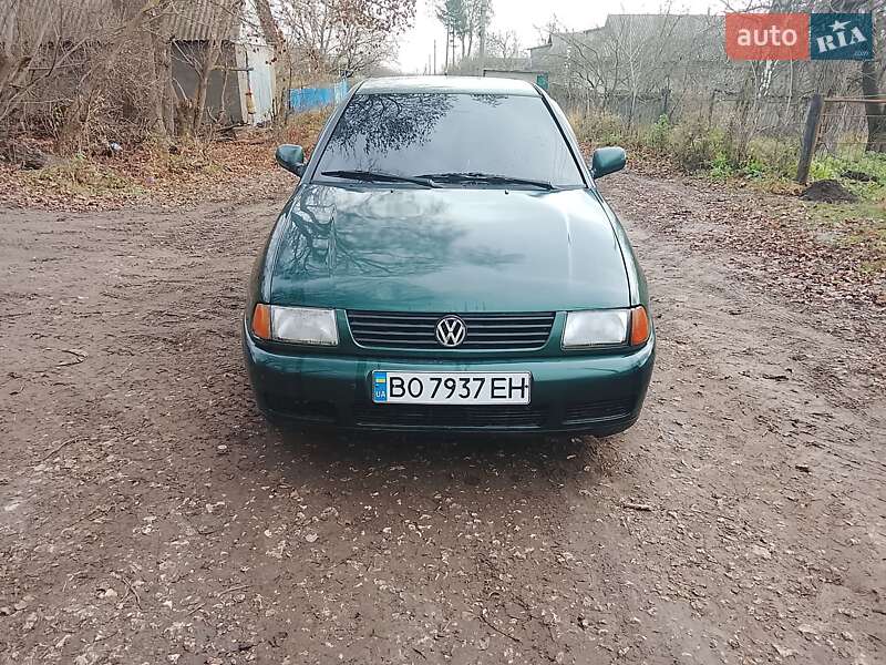 Седан Volkswagen Polo 1998 в Теофиполе