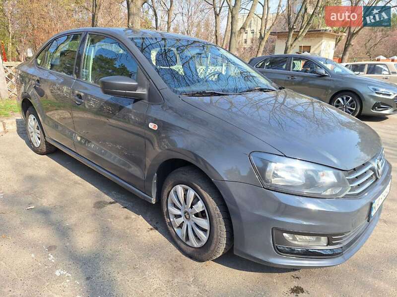 Седан Volkswagen Polo 2016 в Сарнах