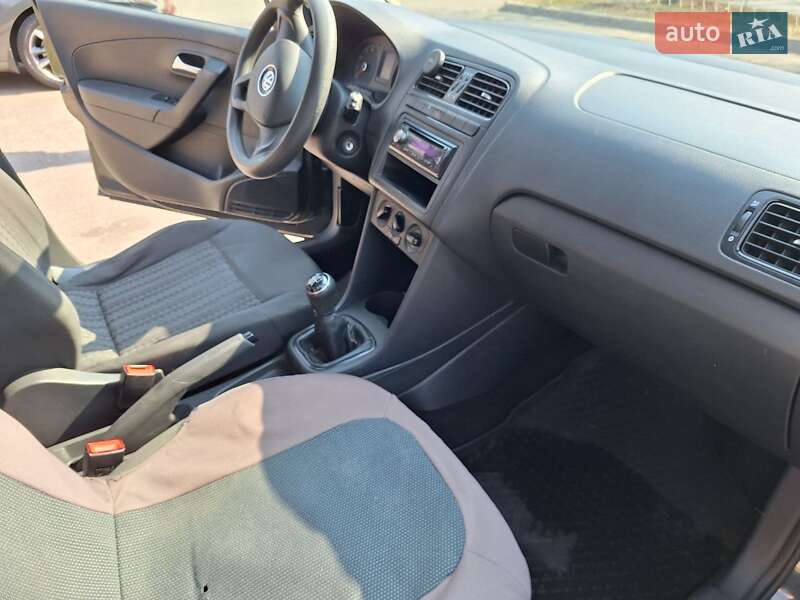 Седан Volkswagen Polo 2016 в Сарнах