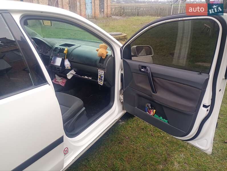Хэтчбек Volkswagen Polo 2003 в Чуднове