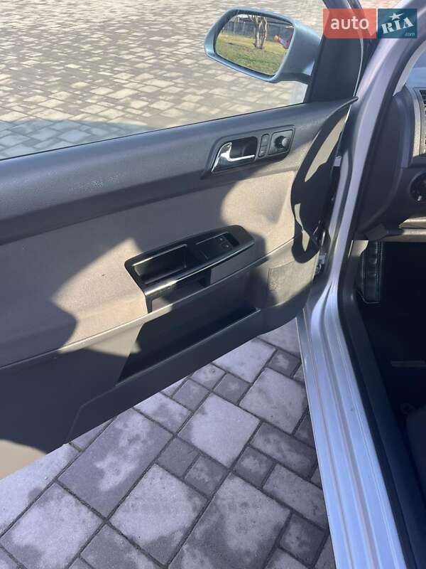 Хэтчбек Volkswagen Polo 2008 в Здолбунове