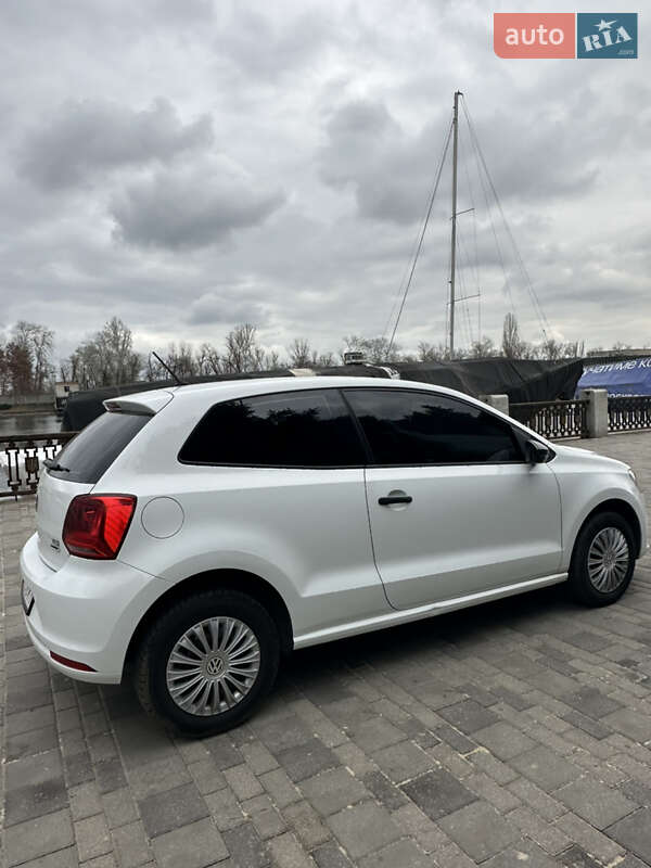 Хетчбек Volkswagen Polo 2016 в Дніпрі