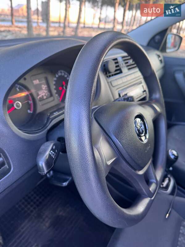 Седан Volkswagen Polo 2017 в Звягеле