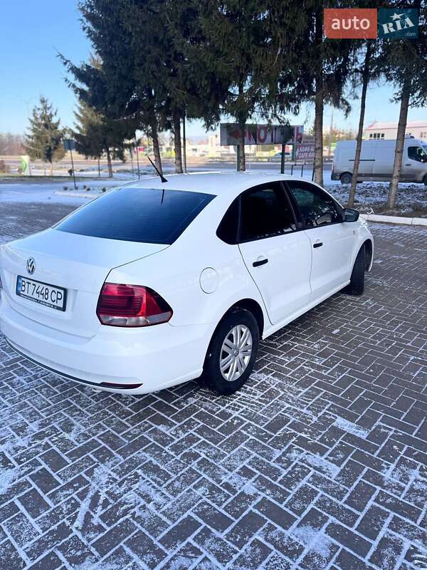 Седан Volkswagen Polo 2017 в Звягеле