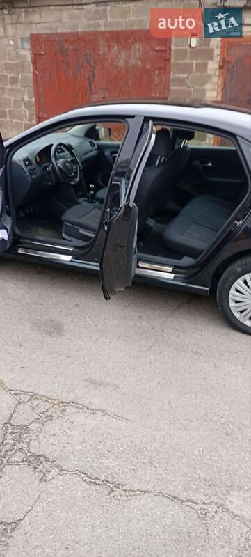 Седан Volkswagen Polo 2015 в Запоріжжі