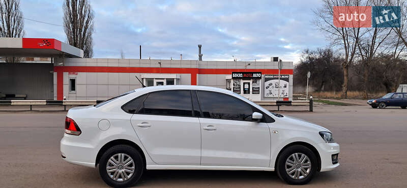 Седан Volkswagen Polo 2017 в Жовтих Водах