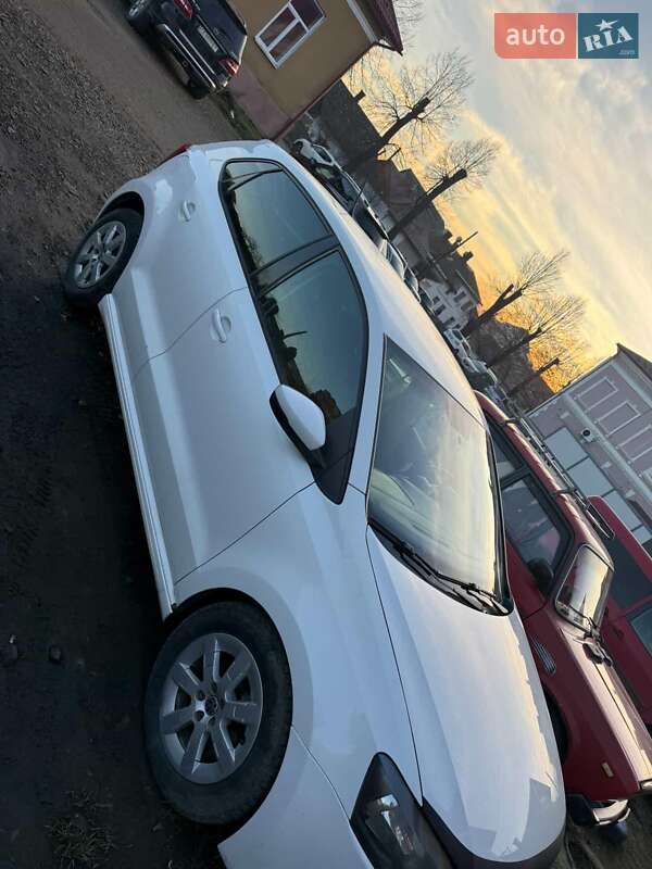 Хэтчбек Volkswagen Polo 2010 в Сторожинце
