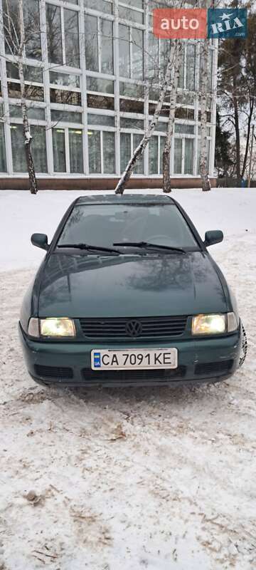 Седан Volkswagen Polo 1998 в Каневе
