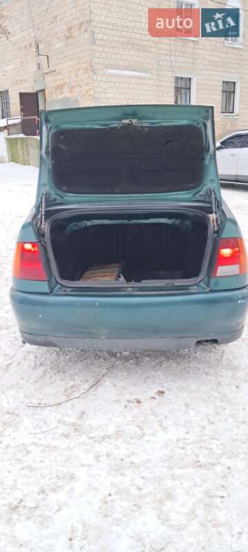 Седан Volkswagen Polo 1998 в Каневе