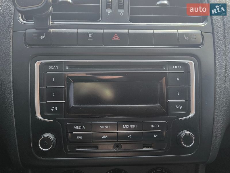 Седан Volkswagen Polo 2015 в Черновцах