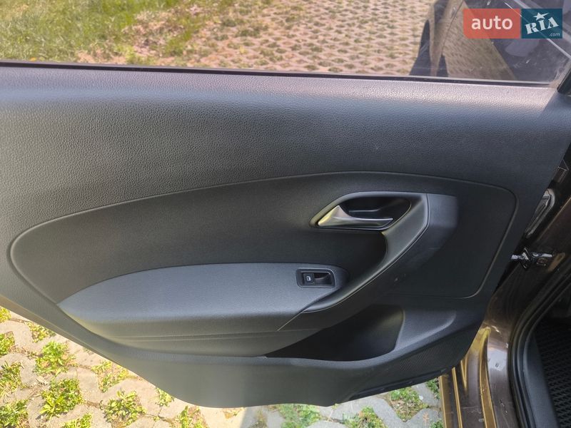 Седан Volkswagen Polo 2015 в Черновцах