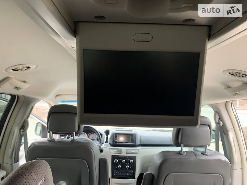 Мінівен Volkswagen Routan 2010 в Полтаві