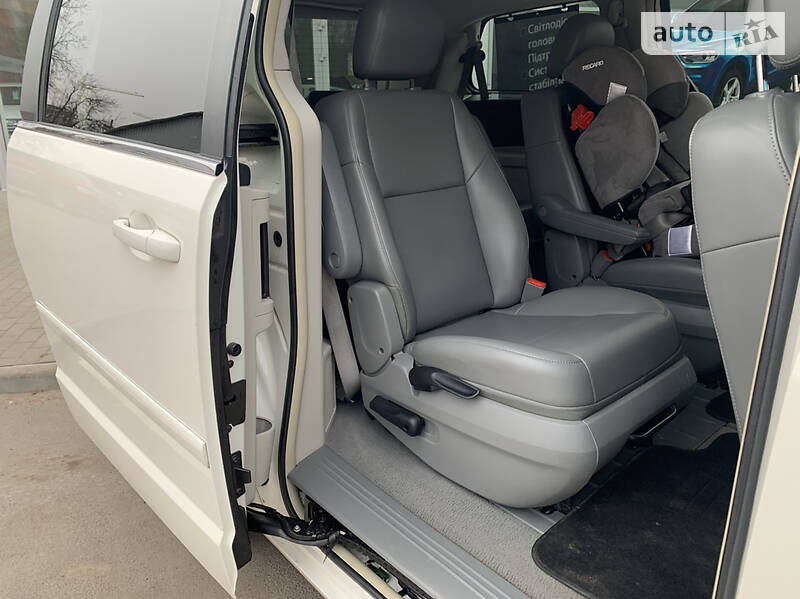 Мінівен Volkswagen Routan 2010 в Полтаві фото 12 Мінівен Volkswagen Routan 2010 в Полтаві