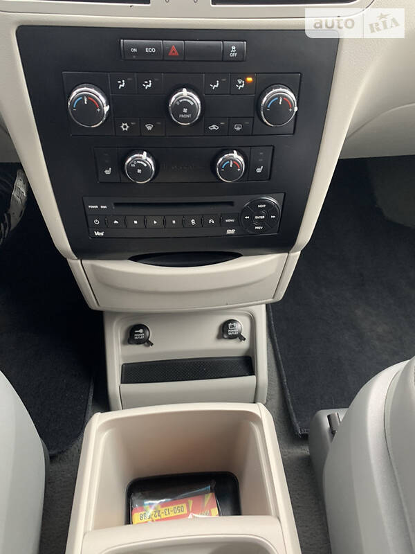 Мінівен Volkswagen Routan 2010 в Полтаві