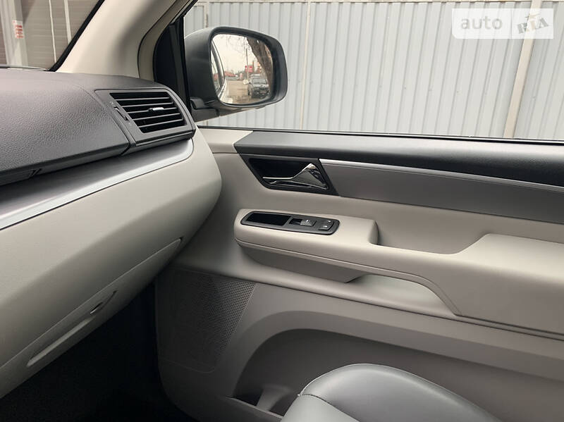 Мінівен Volkswagen Routan 2010 в Полтаві