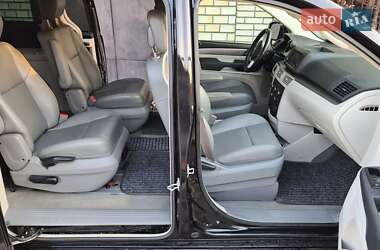 Мінівен Volkswagen Routan 2012 в 