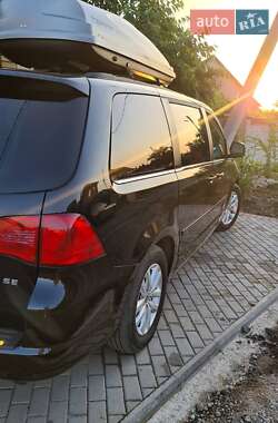Мінівен Volkswagen Routan 2012 в 