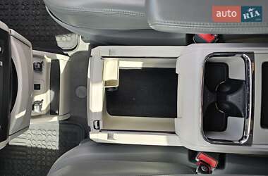 Минивэн Volkswagen Routan 2013 в 