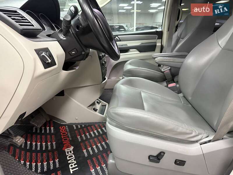 Мінівен Volkswagen Routan 2013 в Києві фото 18 Мінівен Volkswagen Routan 2013 в Києві