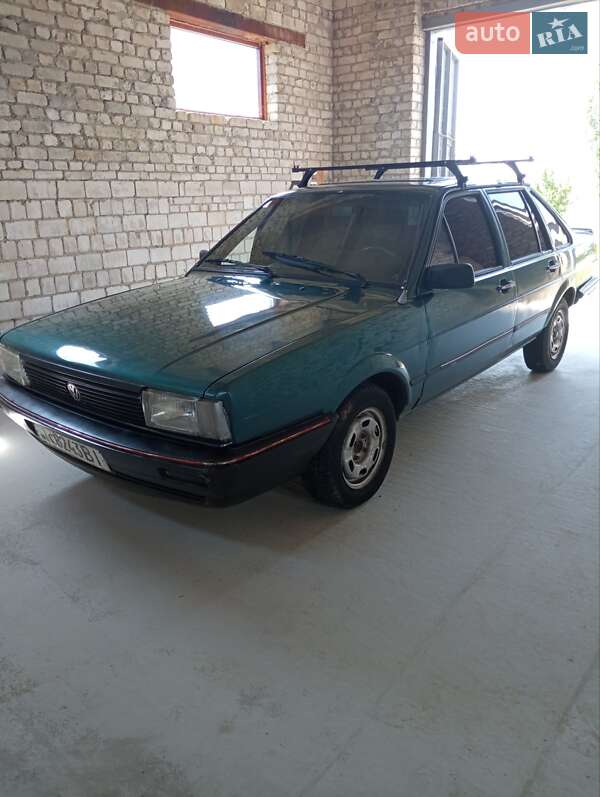 Седан Volkswagen Santana 1987 в Ладижині