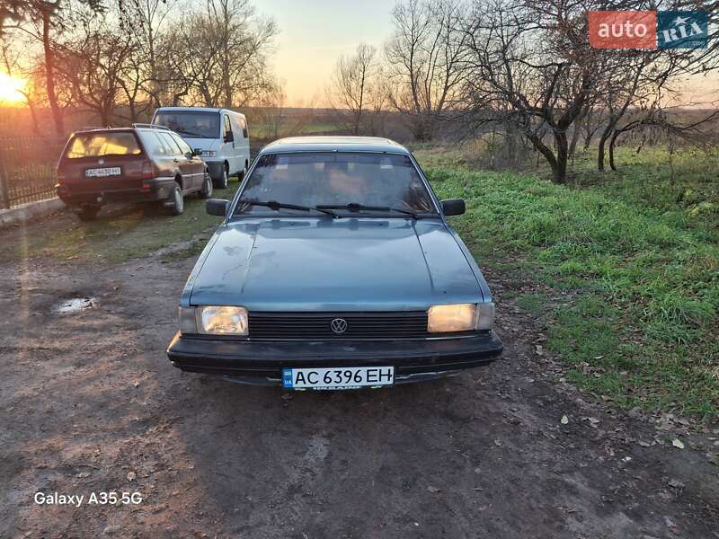 Седан Volkswagen Santana 1984 в Иваничах