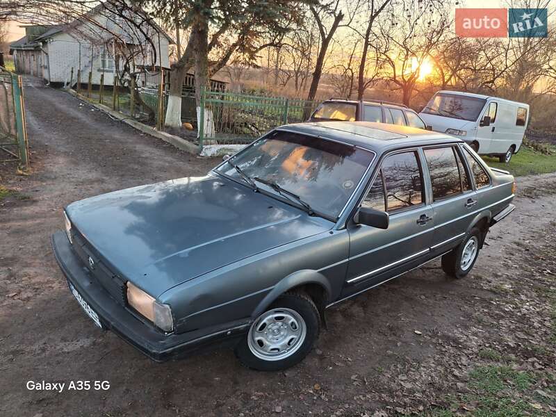 Седан Volkswagen Santana 1984 в Иваничах