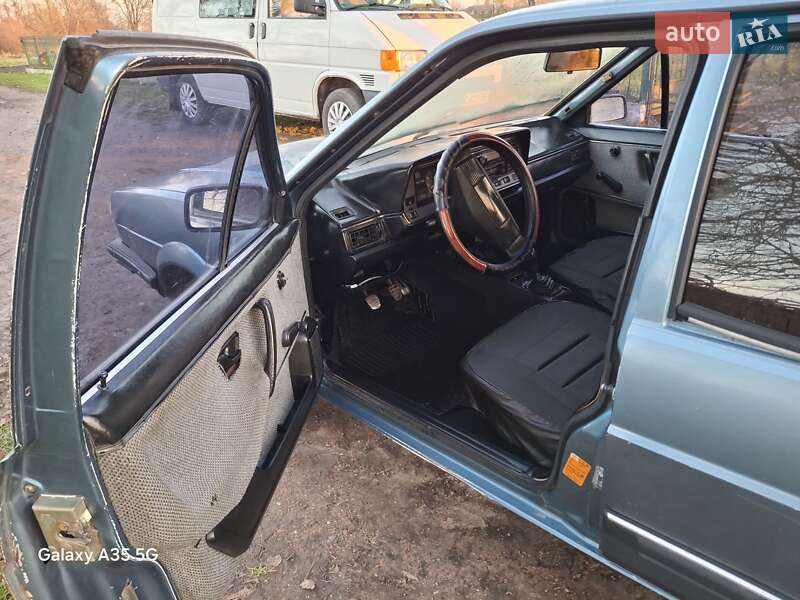 Седан Volkswagen Santana 1984 в Иваничах