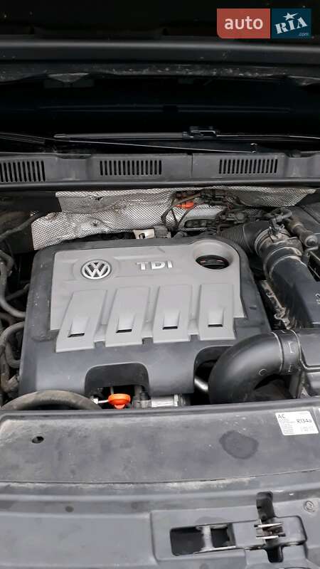 Минивэн Volkswagen Sharan 2012 в Каменском