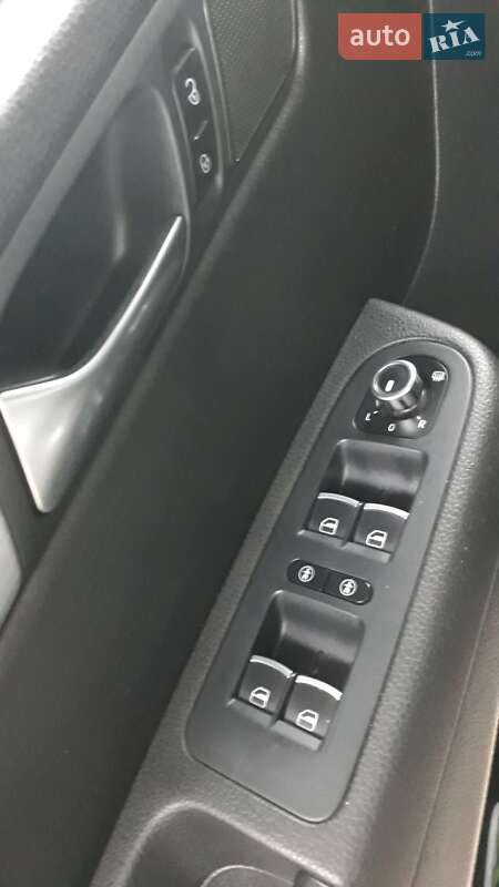 Минивэн Volkswagen Sharan 2012 в Каменском