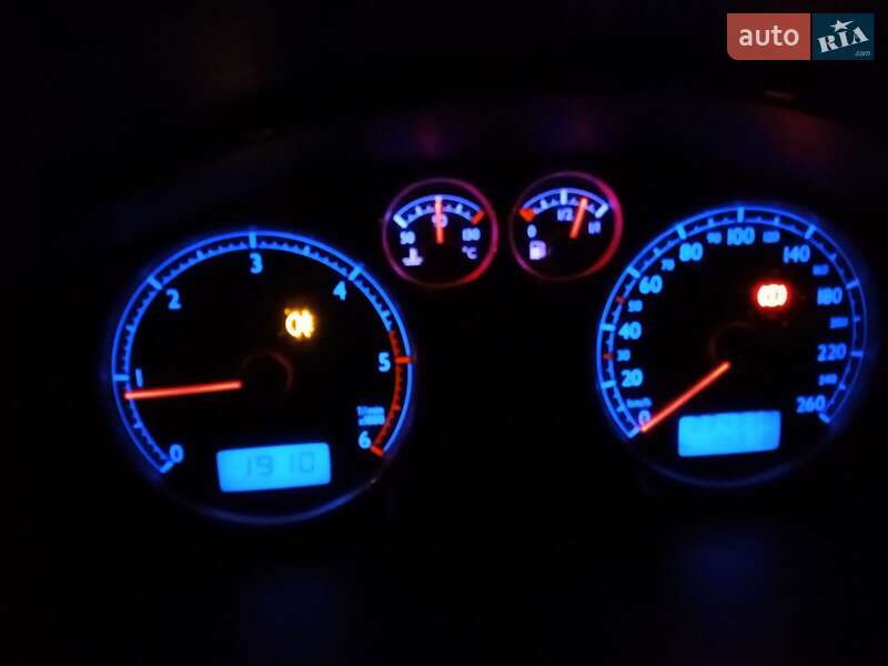 Минивэн Volkswagen Sharan 2002 в Черновцах