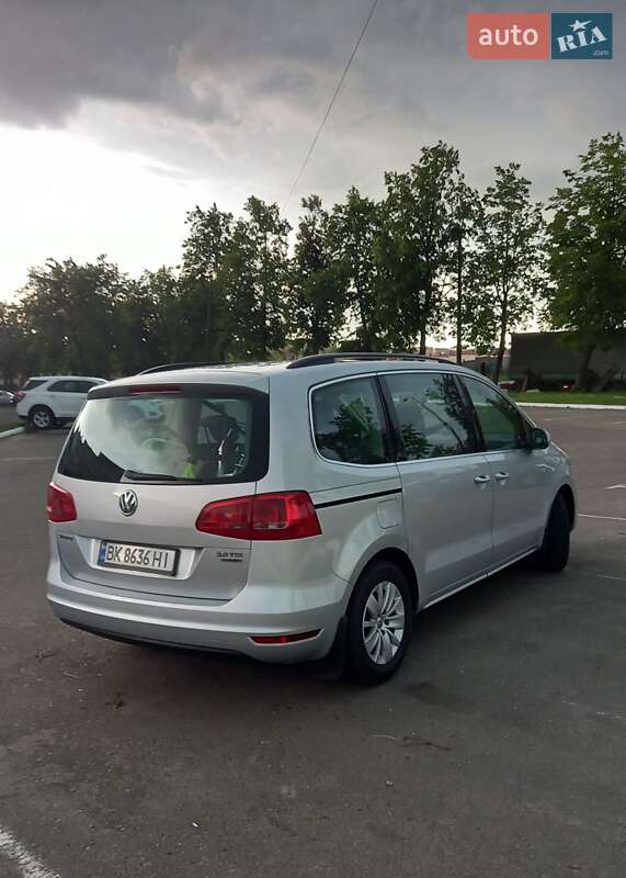 Минивэн Volkswagen Sharan 2011 в Ровно