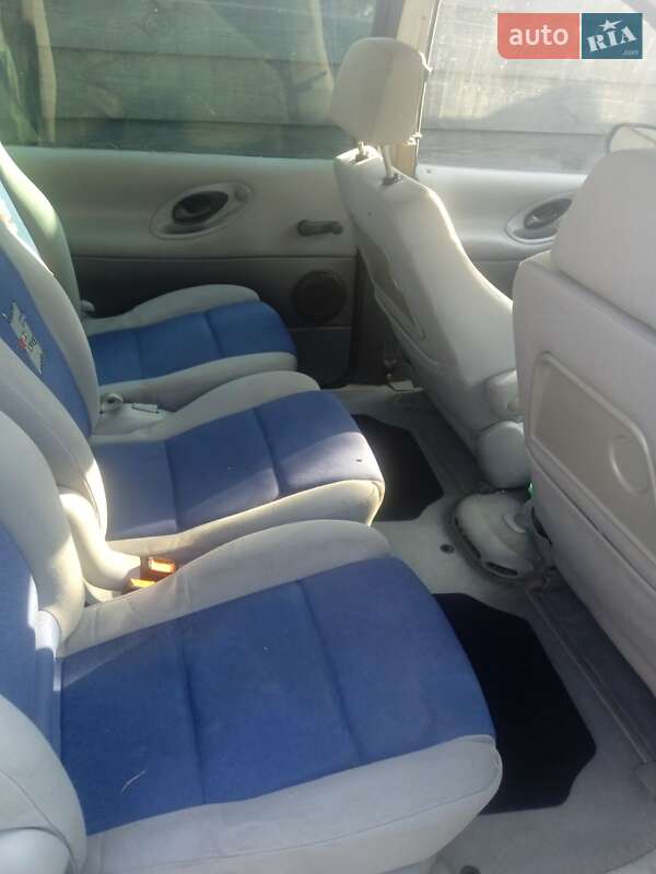 Минивэн Volkswagen Sharan 1999 в Тростянце