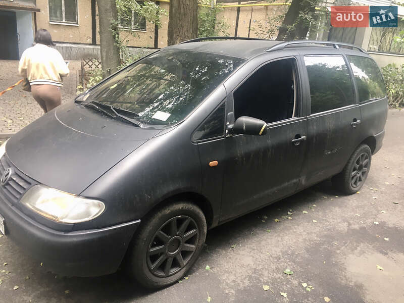 Минивэн Volkswagen Sharan 1999 в 