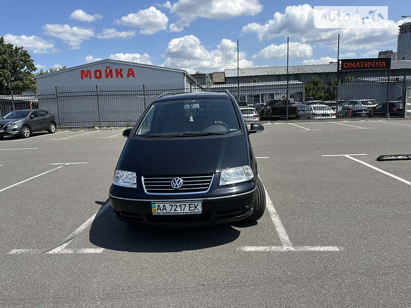 Минивэн Volkswagen Sharan 2007 в Киеве