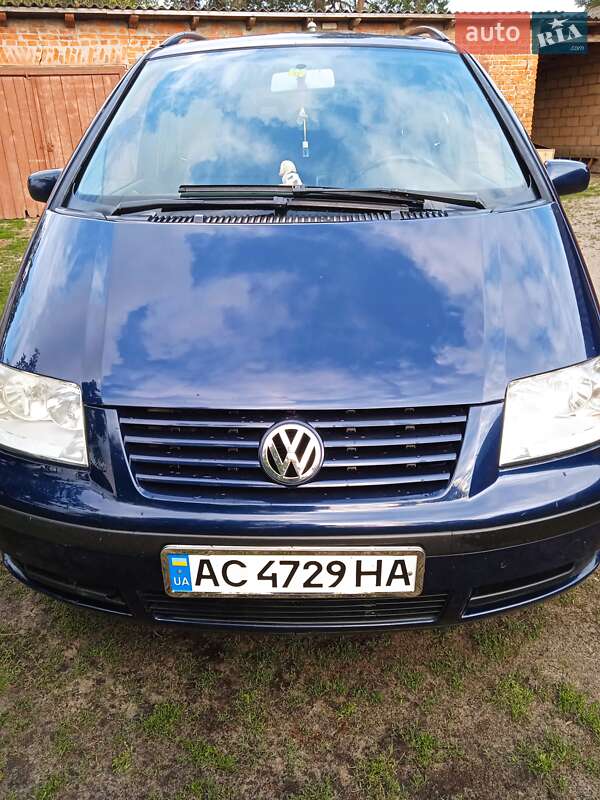 Минивэн Volkswagen Sharan 2002 в Старой Выжевке