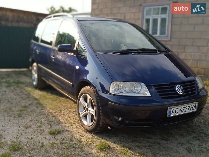 Минивэн Volkswagen Sharan 2002 в Старой Выжевке