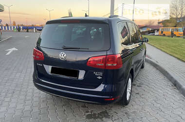 Минивэн Volkswagen Sharan 2012 в Вишневом