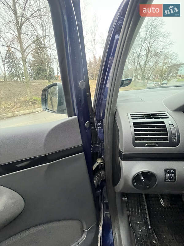 Мінівен Volkswagen Sharan 2003 в Краматорську