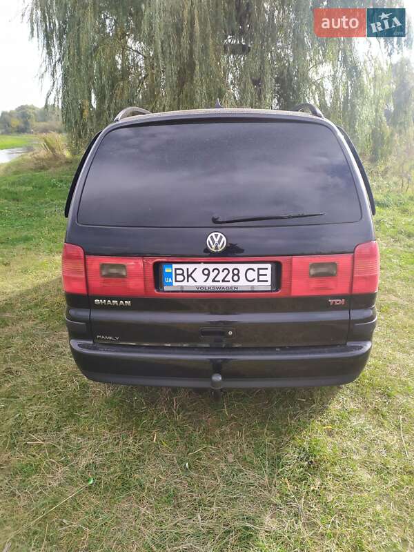 Минивэн Volkswagen Sharan 2003 в Дубно