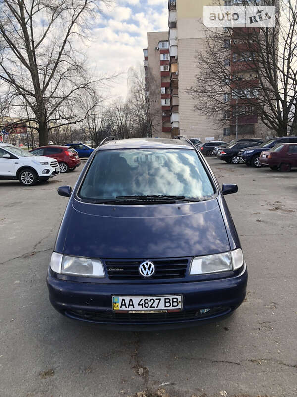 Мінівен Volkswagen Sharan 2000 в Києві