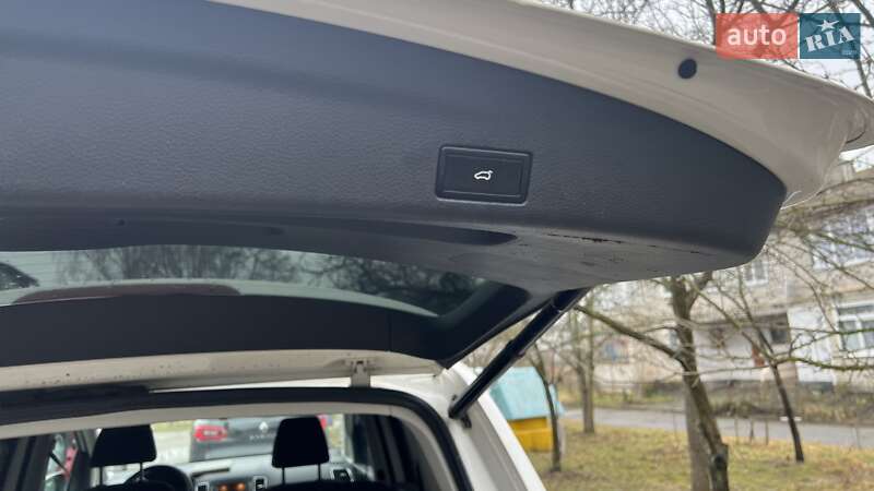 Мінівен Volkswagen Sharan 2012 в Житомирі