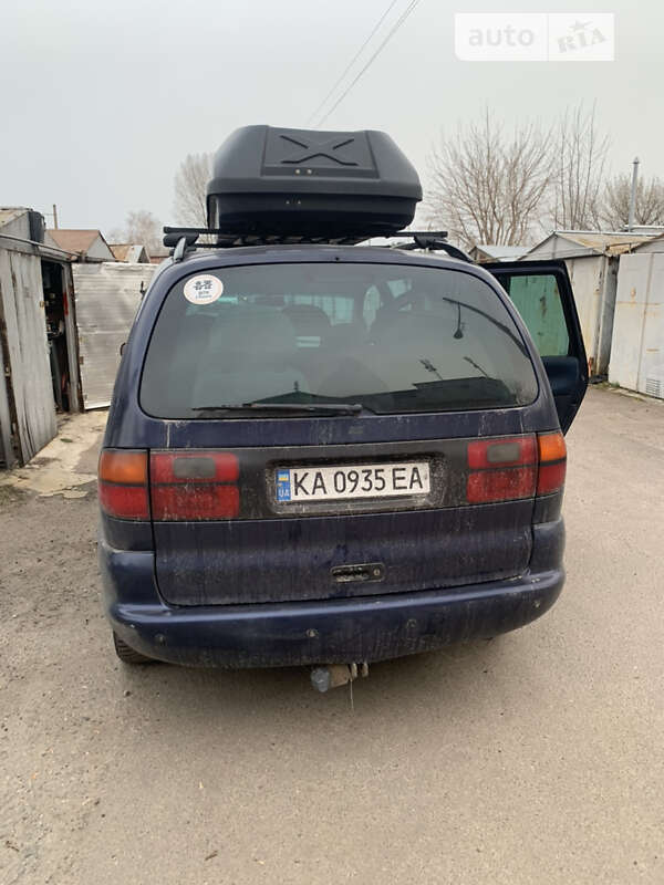 Минивэн Volkswagen Sharan 1999 в Киеве