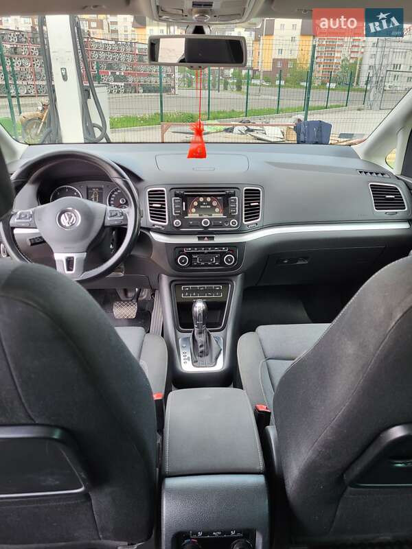 Минивэн Volkswagen Sharan 2012 в Хмельницком