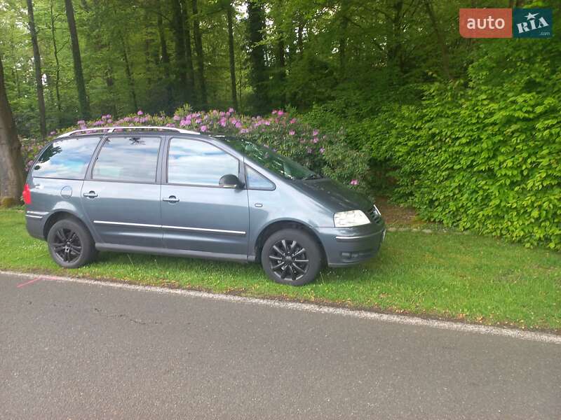 Минивэн Volkswagen Sharan 2005 в Трускавце